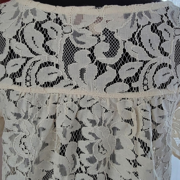 𝅺lace Overlay Loft Short Sleeve Crewneck Shirt Size XS EUC - Picture 4 of 11